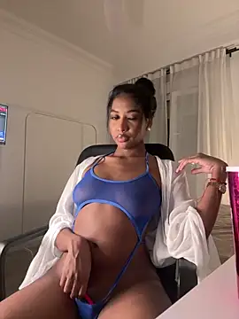 IamCrystal2 Live Webcam on Stripchat