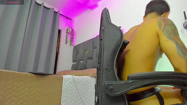 noah_corvelle webcam