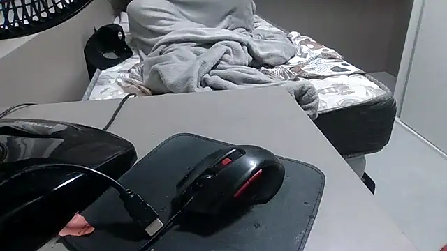 JUNINHOLEKEJR webcam