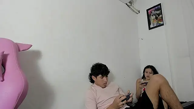 Laura_and_Kevin webcam