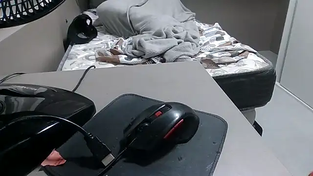 JUNINHOLEKEJR webcam