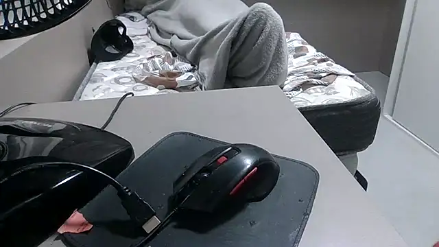 JUNINHOLEKEJR webcam