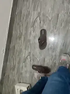 gururonny07 (Ask my age) - 🎯