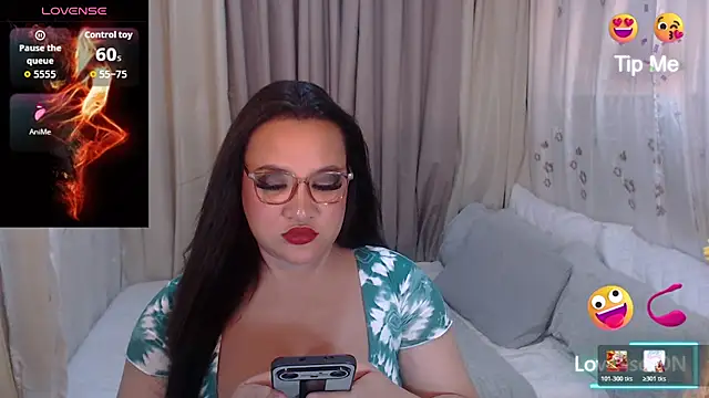 Hotcum_ella webcam