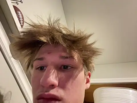 yourwhiteboy1 (Ask my age) - Cum play💦