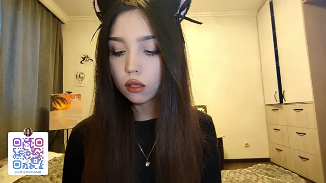Qwami_Amie webcam