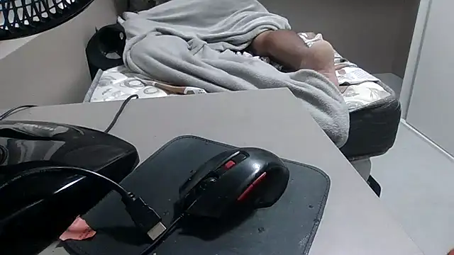 juninholekejr - JUNINHOLEKEJR's free webcam