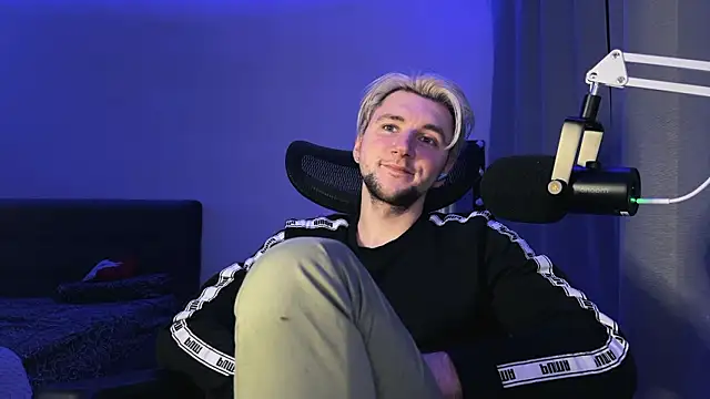 elvin_vaenight - Elvin_Vaenight's free webcam - UK Sex Cams