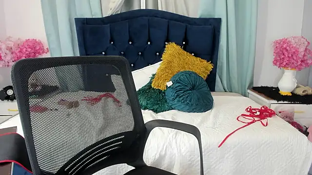 inaya_khalifa (F teen) - Control DOMI X4