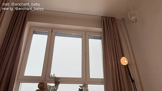 enchant_baby (F young) - show pussyyyyy