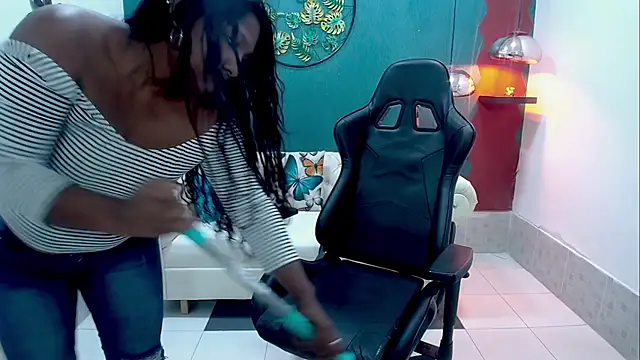 amara_brunette webcam