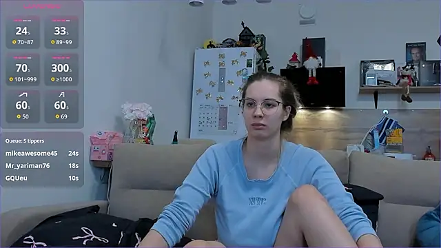 Girl_alone_home webcam