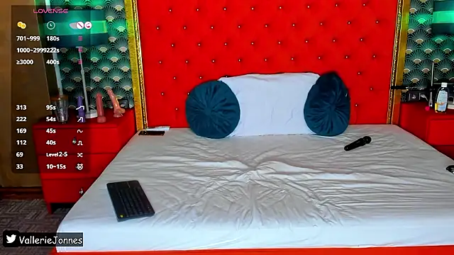 valleriejones - VallerieJones's free webcam - UK Sex Cams