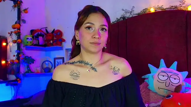 alisson_zafiro_ (F young) - tease boobs