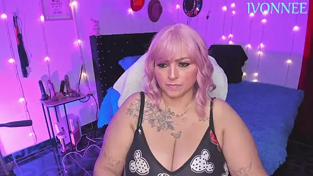 Ivonnee__ webcam