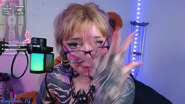 LucyChabs_ webcam