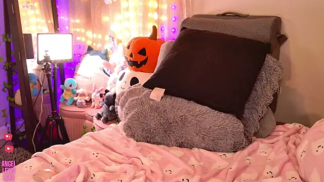 Angel-Lewd-Cake webcam