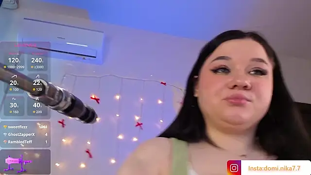 BiggieBoobies webcam