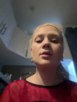 BlondeDoll_ webcam