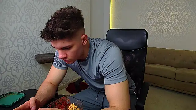 maxkaiden (M young) - tip the stud