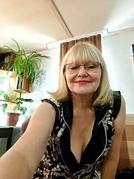 Webcam Model (IrmaRose)  is live.Free join now!