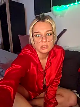 Webcam Model (SpicyVicky)  is live.Free join now!