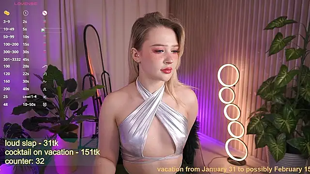 LauraWifeness webcam