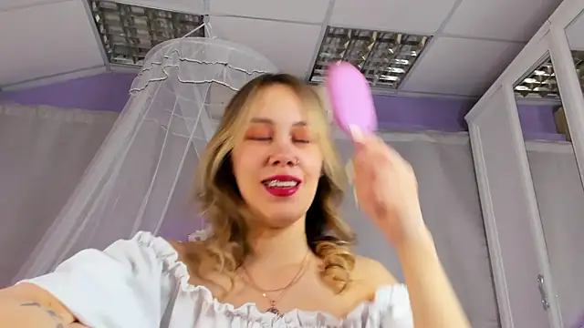 sofiasolar - SofiaSolar's free webcam - UK Sex Cams