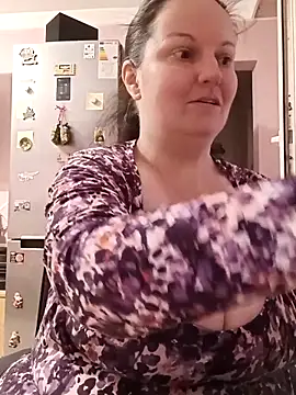 BustyLadyAlma webcam