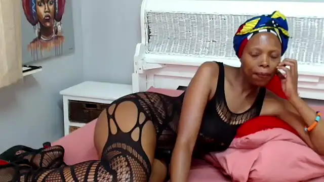 PreciousEbonyPearl webcam