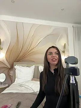 CamillaLarson webcam