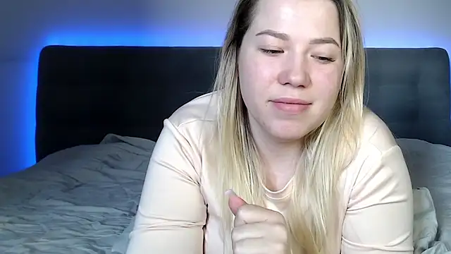 Embersweetbunny webcam