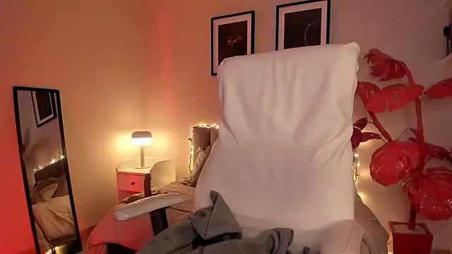 Gigi_Strawberry webcam