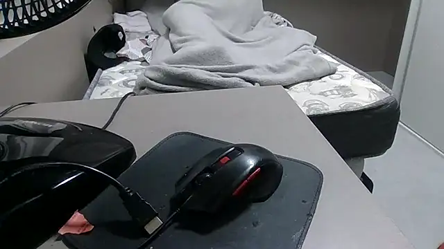 JUNINHOLEKEJR webcam