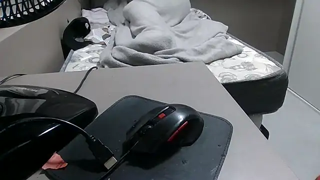 juninholekejr - JUNINHOLEKEJR's free webcam - UK Sex Cams