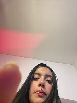 Lucy_699 webcam