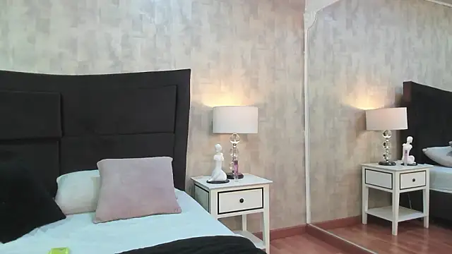 NahomyCarther webcam