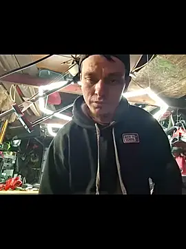 twistafatpipe Live Webcam on Stripchat