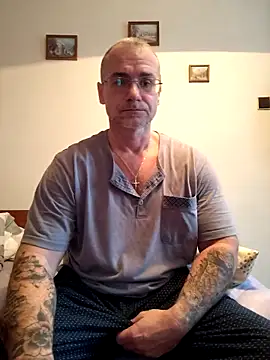 chcem1975 (Ask my age) - Undress me 🙂