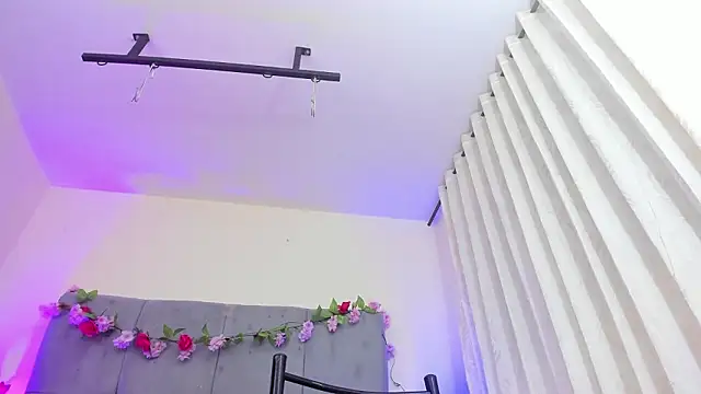 scarlet_hit - Scarlet_hit's free webcam - UK Sex Cams