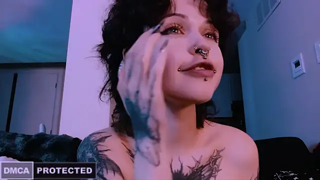 NaughtyLittleFox webcam