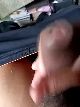 MilfLoverBoy2K25 webcam