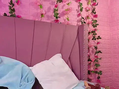 Lunaa_Brunettee webcam