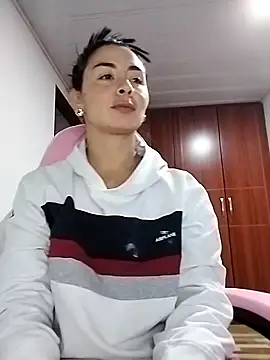 Webcam Model (Lunabex_)  is live.Free join now!