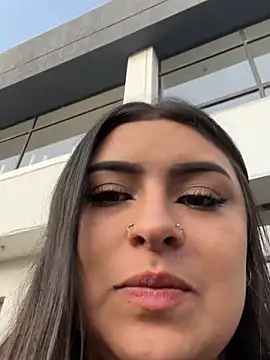 Webcam Model (AbrilAw)  is live.Free join now!