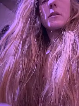 GoldenFlameGoddess webcam