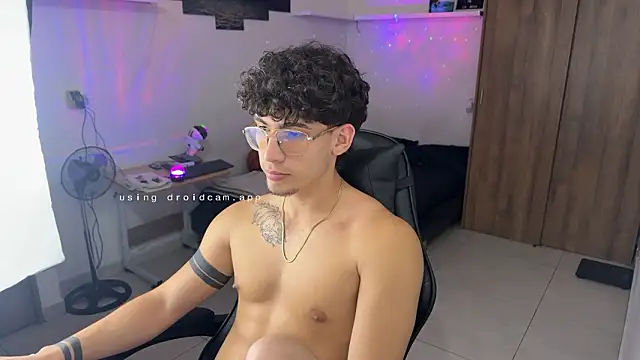 kisan_smith (M twink) - Flash Cock!