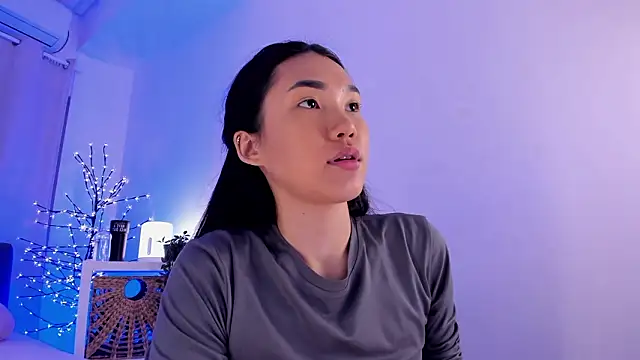 Divine_Madeleine webcam