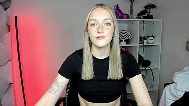 EvelynBlond webcam