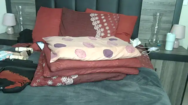 BigButt-MomJ75 webcam